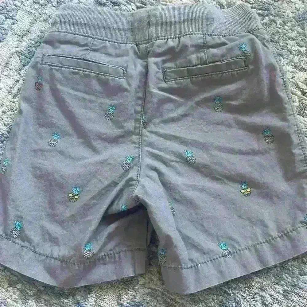 Gap pineapple shorts